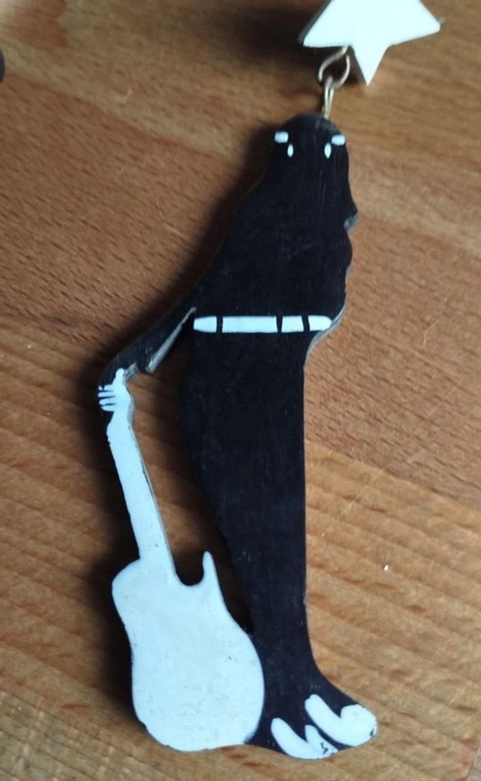 Boucles d'oreilles fantaisie guitare N2 - photo numéro 2