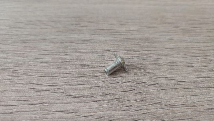 Axe roue pièce détachée miniature jaguar SS 100 1937 1/18 burago #B62 - photo numéro 2