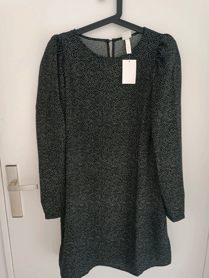 Robe habillée noir à pois blanc manches bouffantes Taille M H&M Neuf avec étiquette - photo numéro 2