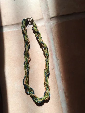 Très joli collier fait main