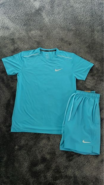 Ensemble Nike Running short + shirt Miller bleu clair taille M neuf