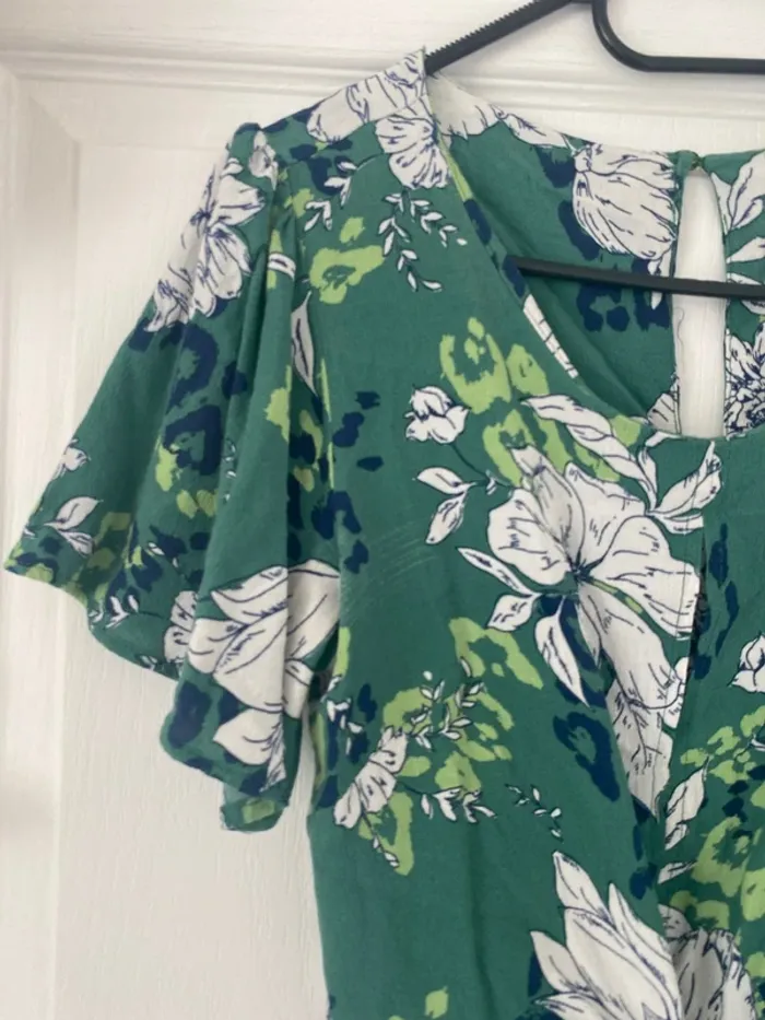 Robe verte à fleurs - photo numéro 2