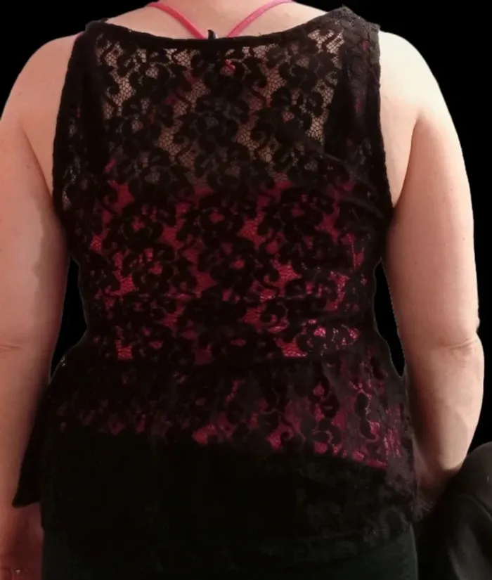 Joli débardeur noir transparent en parfait état taille 38 - photo numéro 2