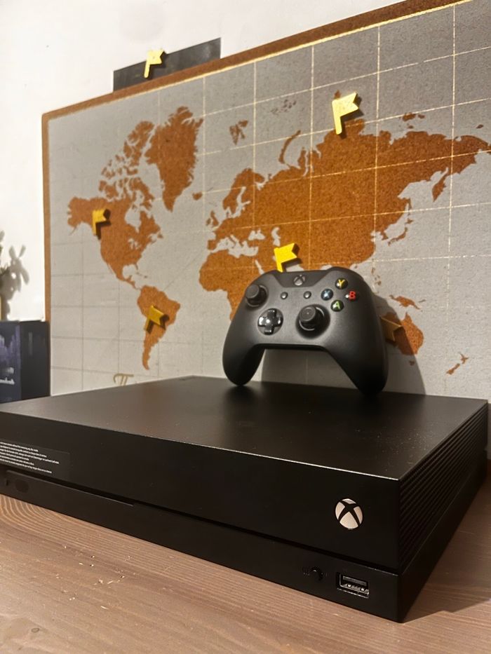 Xbox One X – Excellent état + Boîte + Câbles + 1 Manette  officielle