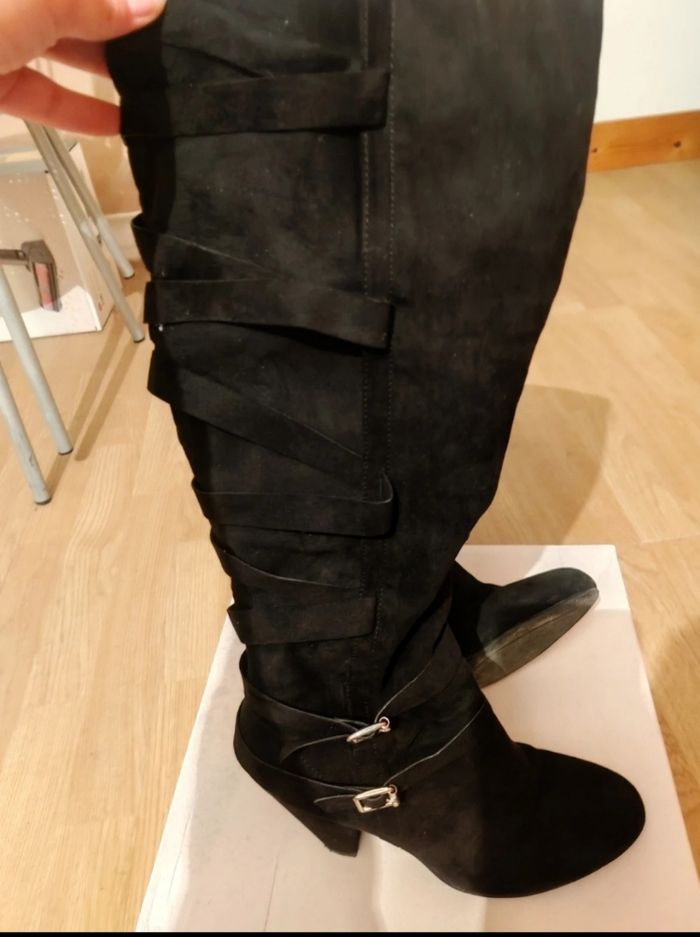 Bottes noires - photo numéro 2