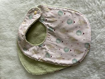 Bavoir aventurine mongolfiere