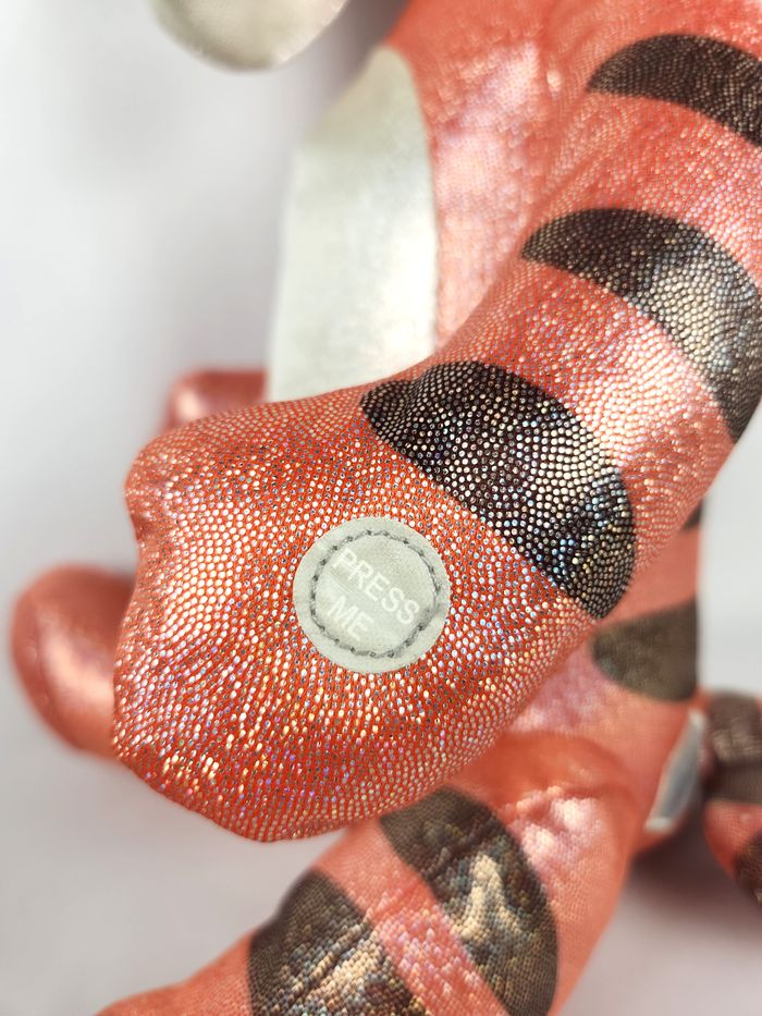 Peluche Tigrou Disney 100 Ans - Paillettes & Sonore - Winnie l'Ourson - photo numéro 5