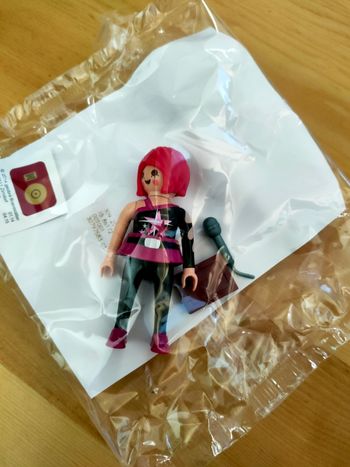 Personnage chanteuse playmobil