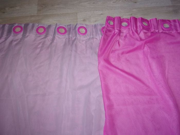 Doubles rideaux rose fuchsia et gris à oeillets BE