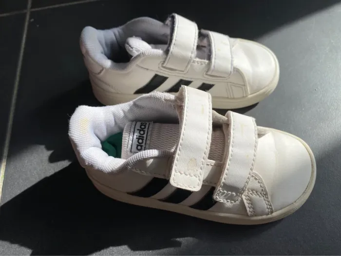 Baskets Adidas taille 24 - photo numéro 2