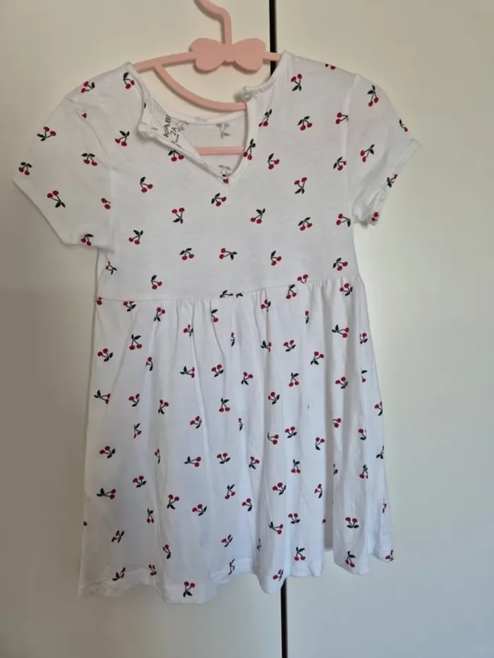 Robe kiabi 2 ans 24 mois blanches avec motifs cerises - photo numéro 5