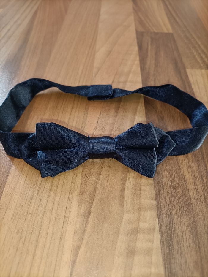 Noeud papillon type satin bleu marine