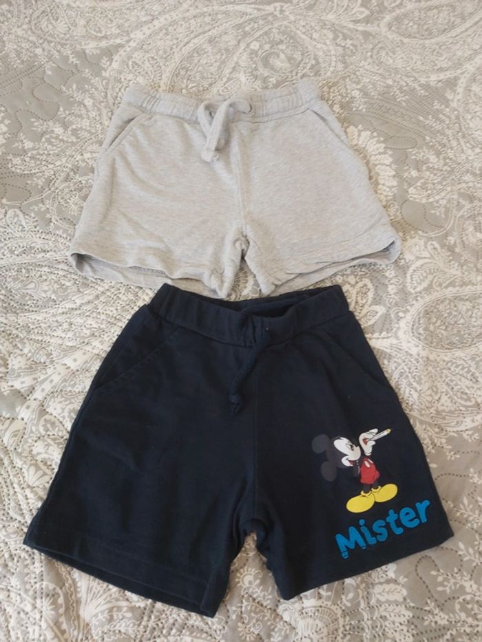 Lot de shorts garçon 18/24 mois.