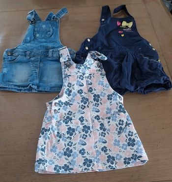 Lot de 3 robes à bretelles 3ans en très bon état