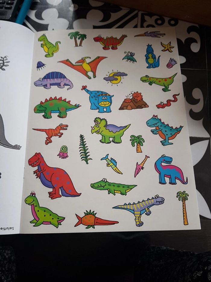 Livre dinosaure stickers, il manque 3 stickers - photo numéro 5