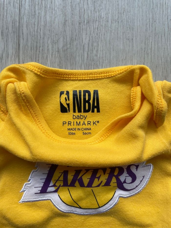 Body de bébé NBA Jaune - Los Angeles Lakers - Taille 3 mois - photo numéro 3
