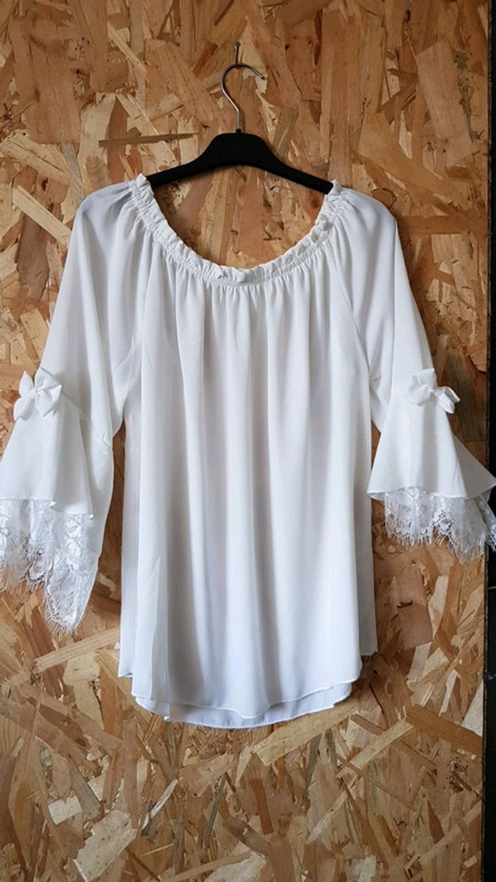 Haut blanc dentelle noeud