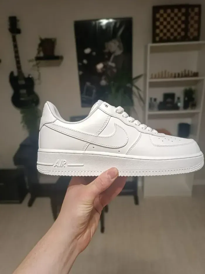 Nike Air Force 1 '07 'Triple White' Taille 39 - photo numéro 2