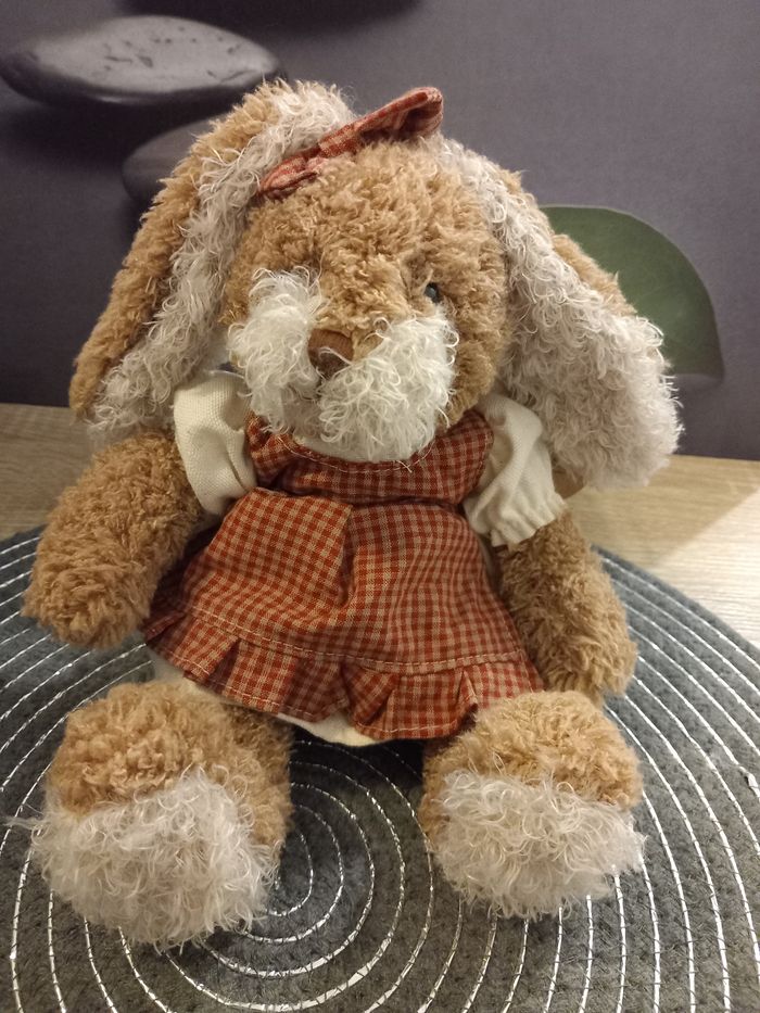 Peluche lapin fille Louise Mansen neuve 
Environ 30cm