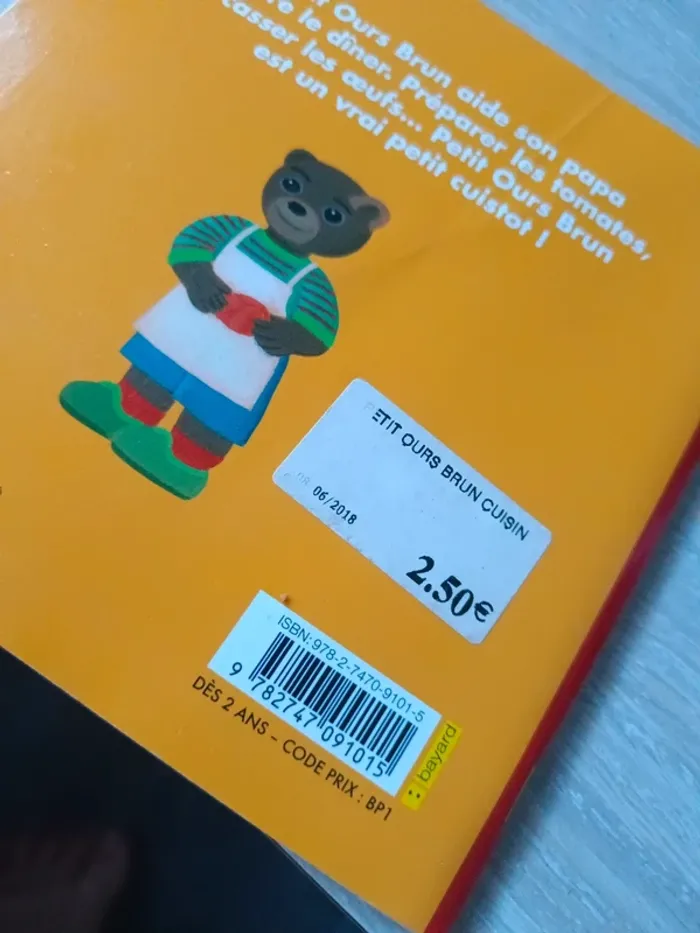 Petit ours brun cuisine avec papa - photo numéro 2
