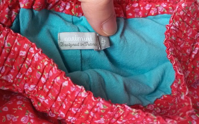 Pantalon rouge t-shirt rose - photo numéro 2