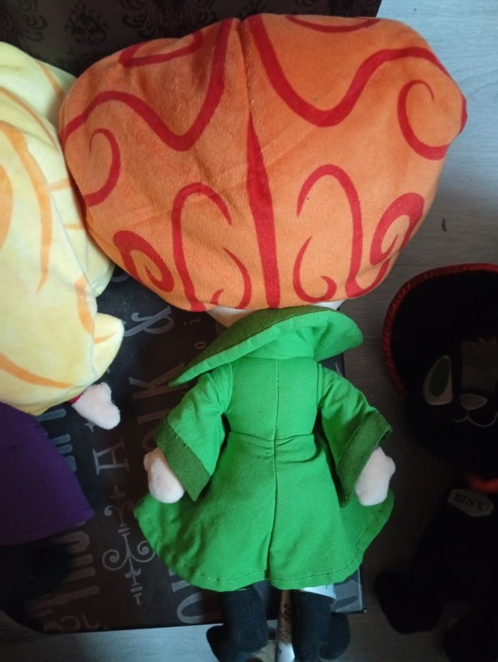 Peluches Disney Hocus Pocus 3 soeurs Sanderson et chat noir binx - photo numéro 4