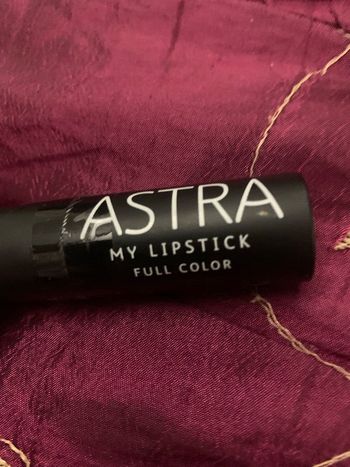 Rouge à lèvre neuf