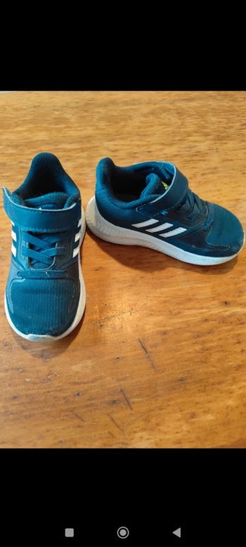 Basket Adidas bleu à scratch semelle blanche taille 22