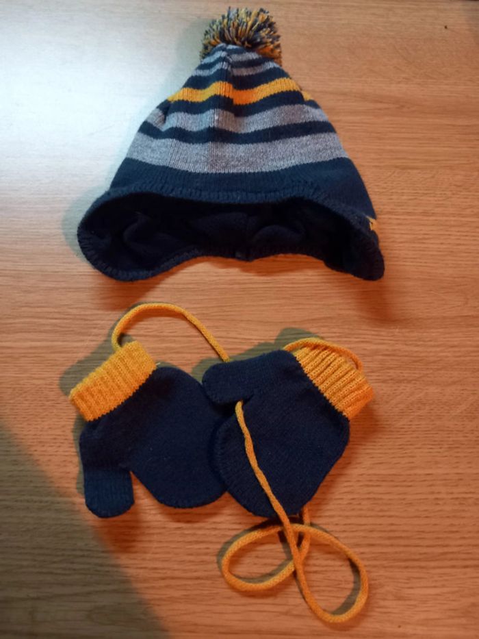 Bonnet et Moufles Taille 12 mois