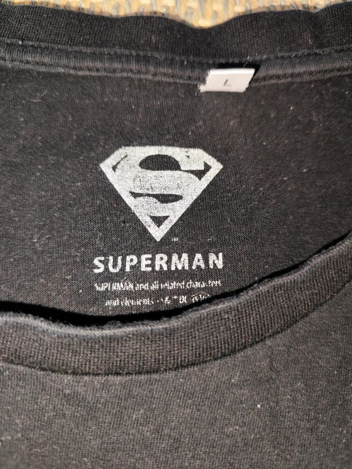 T-shirt Superman taille L , très bon état + cadeau - photo numéro 3