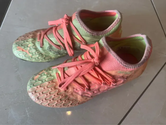 Chaussures crampons football Puma future