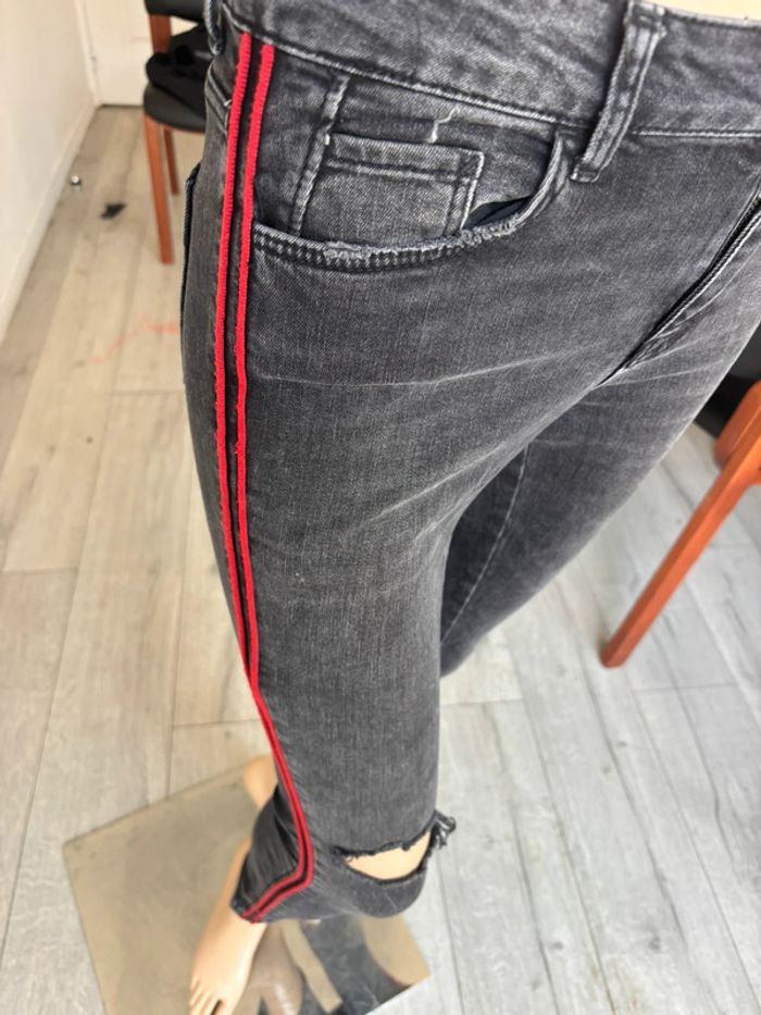 Jean slim zara trouée aux genoux neuf - photo numéro 5