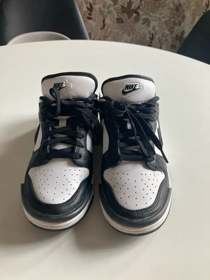 Basket Nike Dunk Low noir et blanche - photo numéro 3