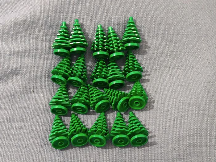20 sapins verts Lego - parfait état - vrai Lego