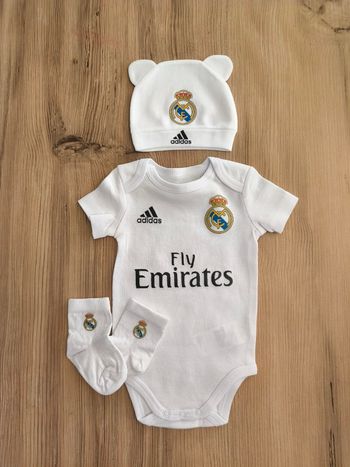 Ensemble bébé foot cadeau de naissance fcm Real Madrid