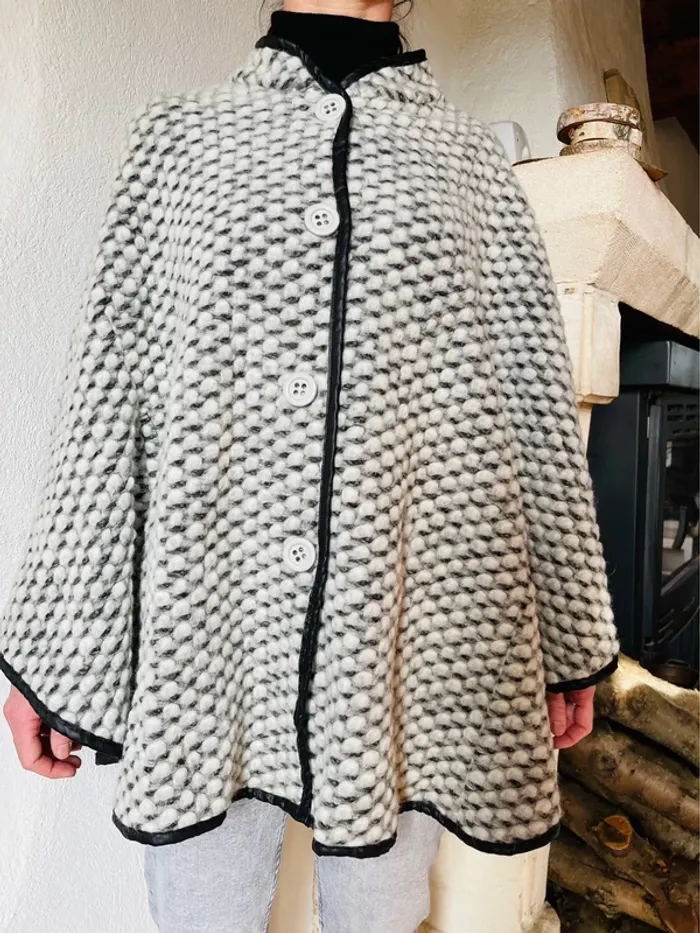 Poncho cape Miss Stephy blanc et noir - photo numéro 4