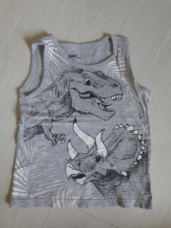 Tee-shirt sans manches T 5 ans