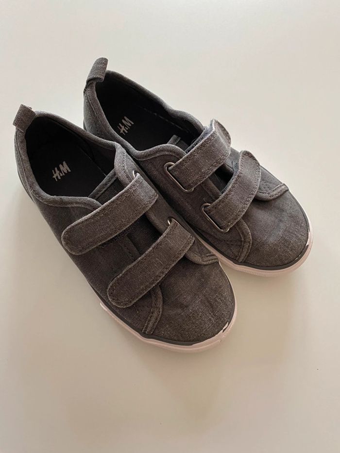 Baskets en toile grises taille 30
