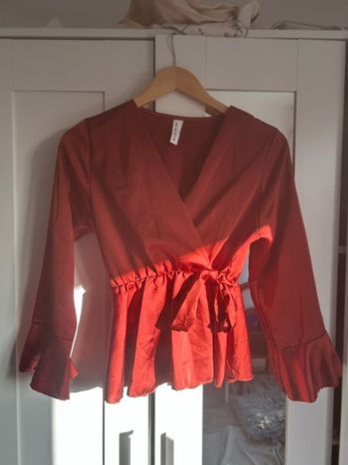 Top cache cœur effet satin