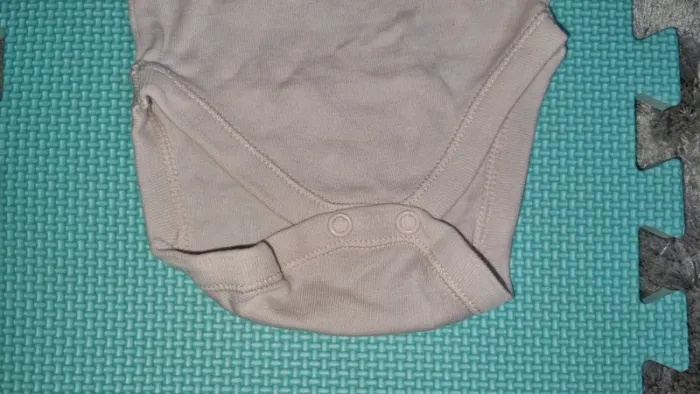 Body manche courte 0/3 mois en bon état - photo numéro 4