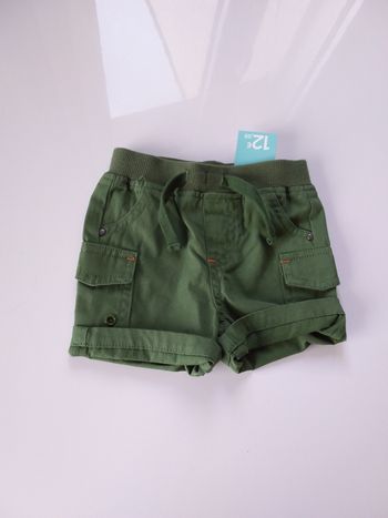Short vert Neuf Tex 3 mois