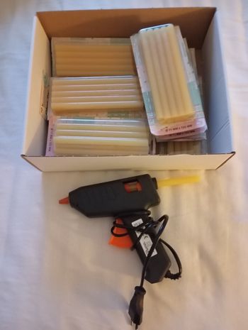 Bâtonnet de colle glue