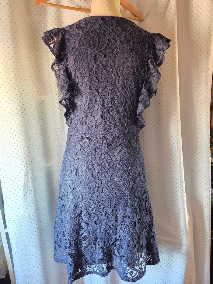 Robe Cache cache en dentelle bleu marine, taille 38, TBE - photo numéro 2