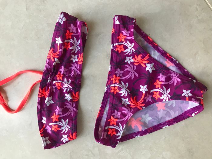 Maillot de bain violet 2 pièces 6 ans