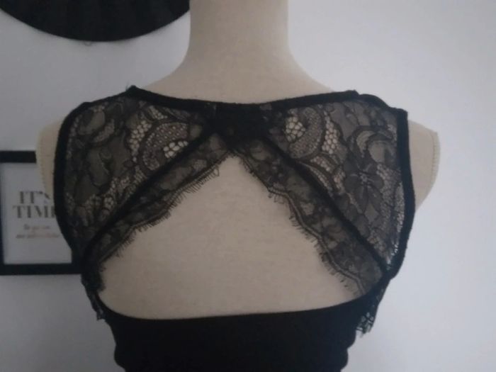🍁A 4€ uniquement ce week-end 🍁 🌸Robe noir avec dentelle dans le dos🌸 - photo numéro 3