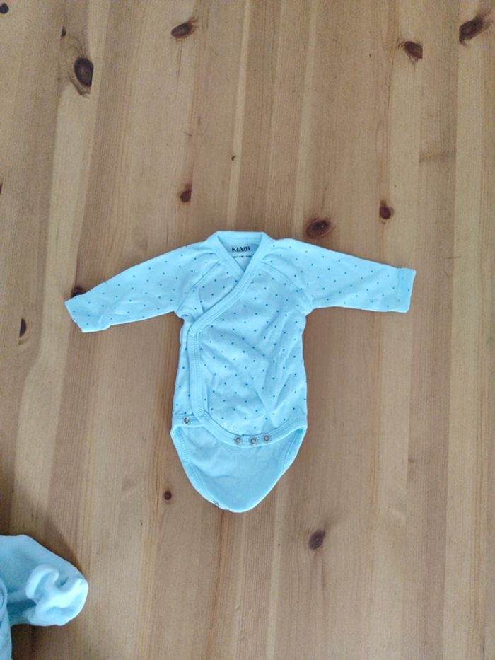 Lot 2 bodies et 1 pyjama Kiabi - photo numéro 4