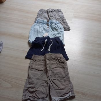 Lot de 4 shorts/ bermudas taille 18 mois