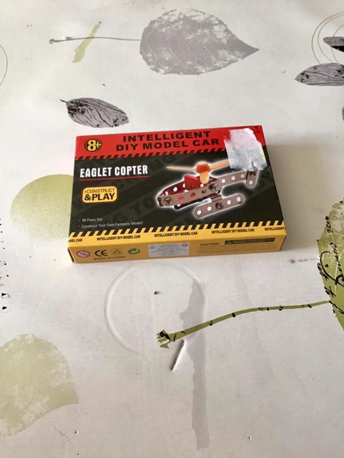 Jeu de construction en métal style mécano hélicoptère Eaglet Copter 39 pièces