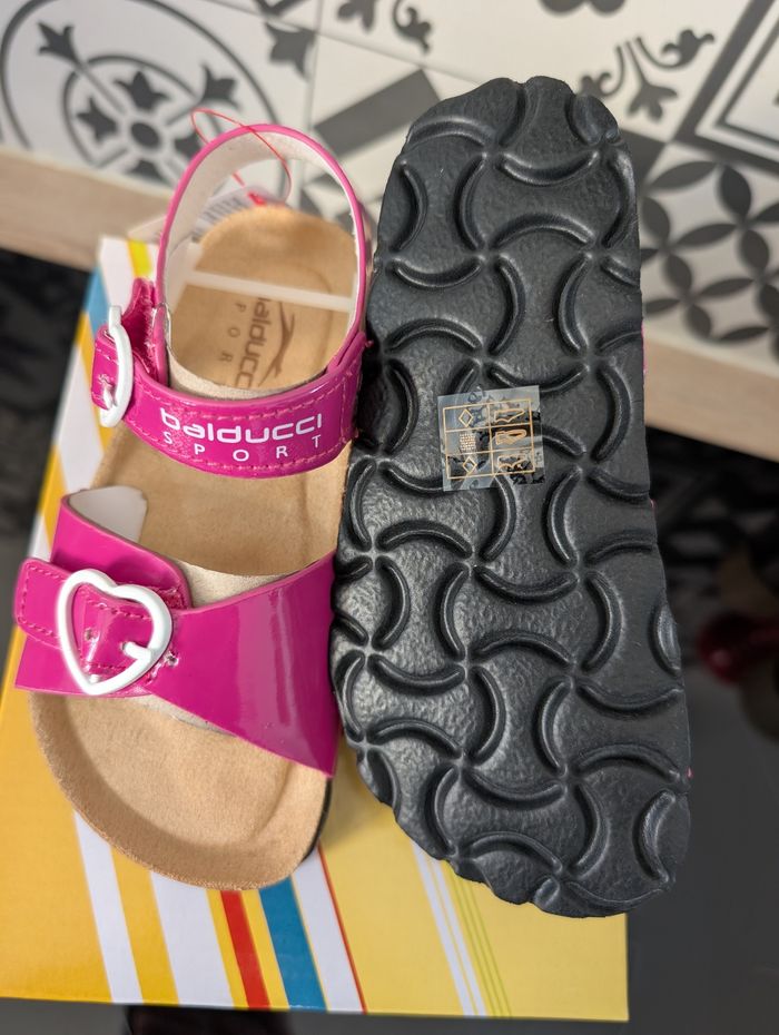 Sandales d'été fille. Taille 23. Neuf. Balducci - photo numéro 4