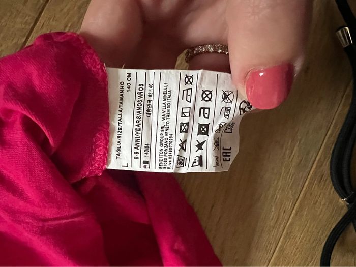 Tee shirt 8/9 ans benetton rosę fuschia très bon état - photo numéro 4
